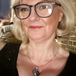 Geneviève01, 19860320, Amenucourt, Île-de-France, France Geneviève01, 19860320, Amenucourt, Île-de-France, France